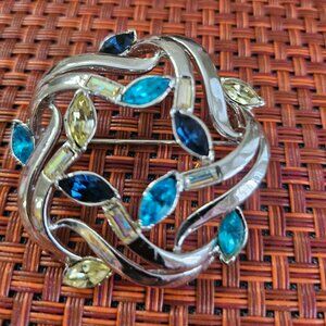 Vintage Silver Tone Wreath Pin